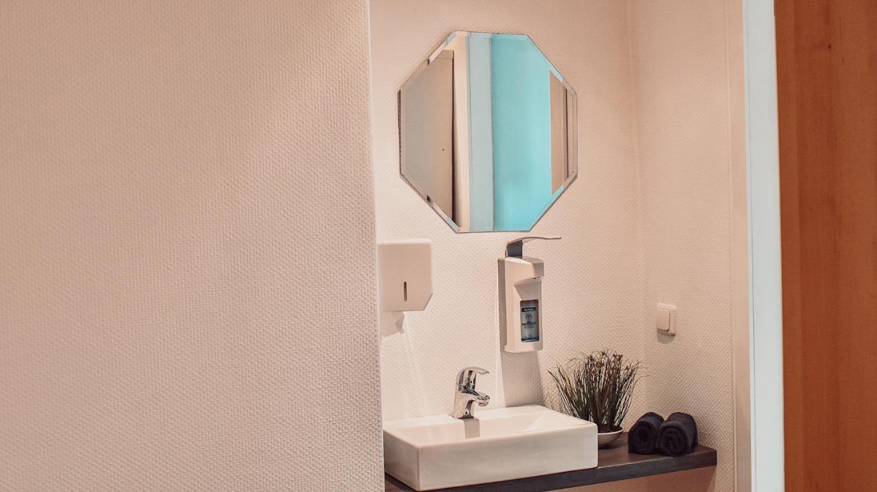 Villa Herkules - privates zwei Zimmer Apartment am Waldrand mit 2x Smart TV und kostenlosen Parkplätzen Kassel Exteriör bild