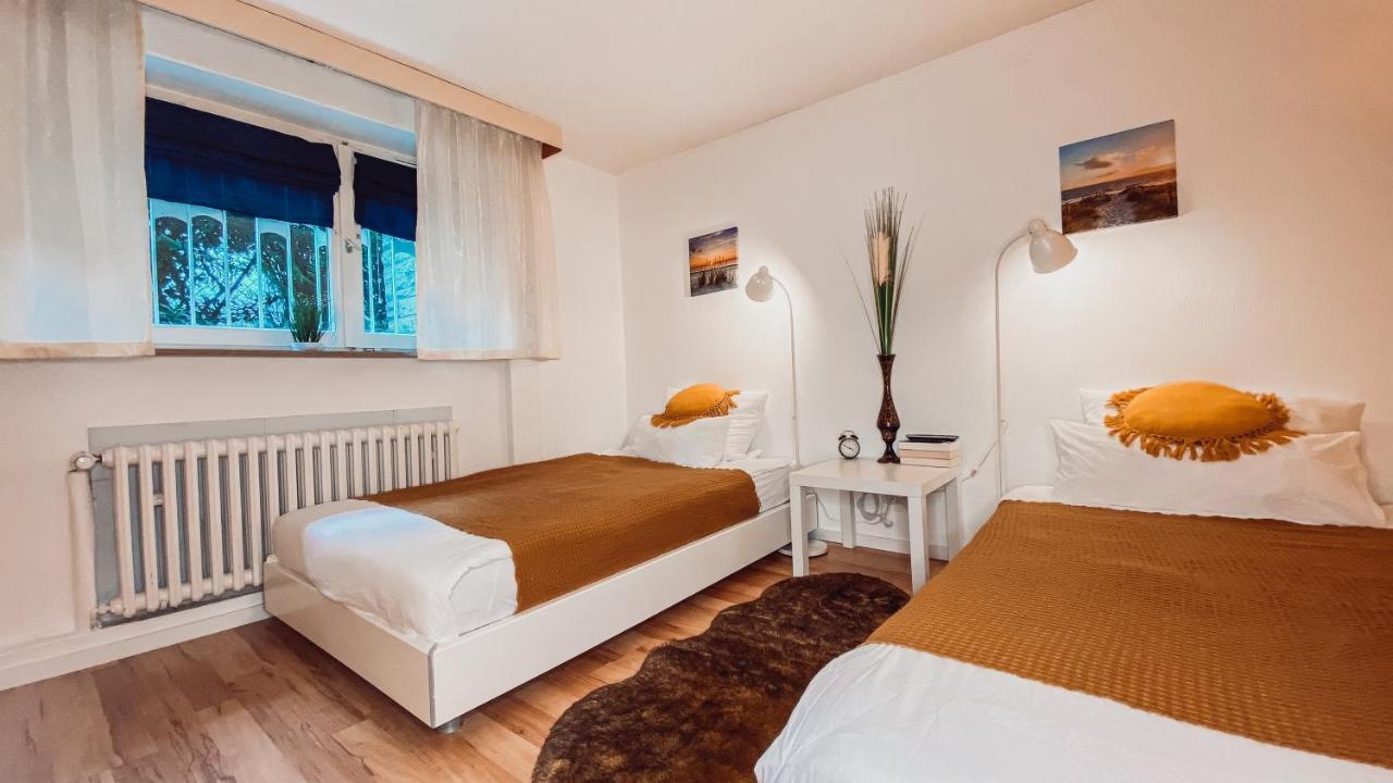 Villa Herkules - privates zwei Zimmer Apartment am Waldrand mit 2x Smart TV und kostenlosen Parkplätzen Kassel Exteriör bild