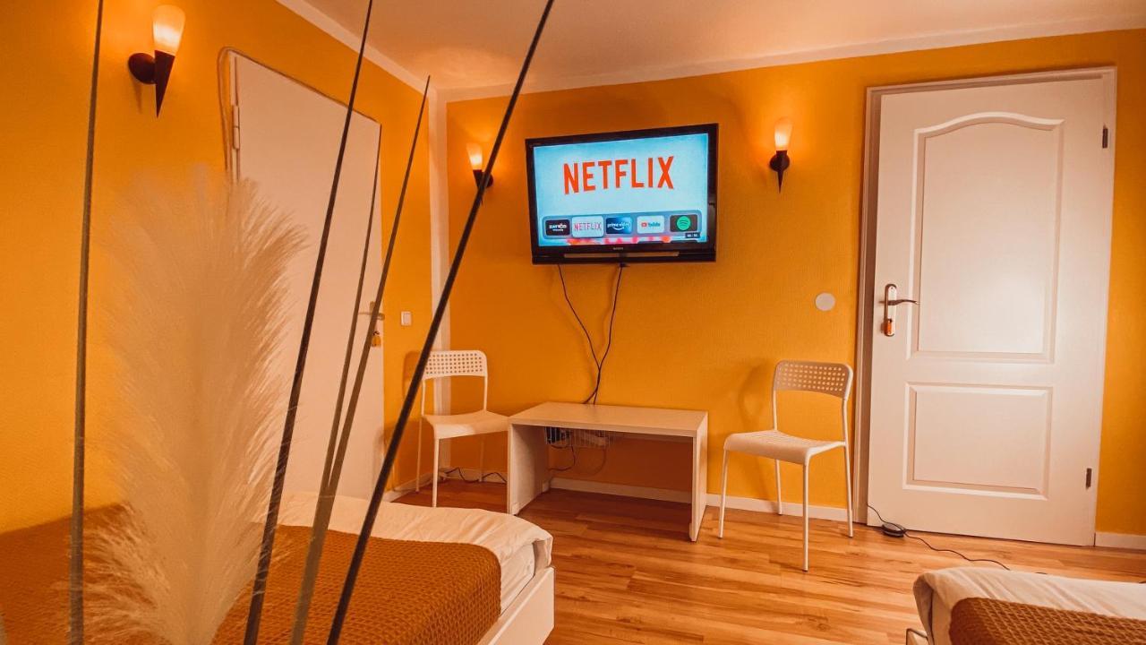 Villa Herkules - privates zwei Zimmer Apartment am Waldrand mit 2x Smart TV und kostenlosen Parkplätzen Kassel Exteriör bild
